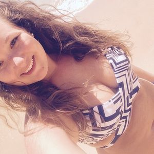 Victoria’s Secret Bikini Top sz 34b